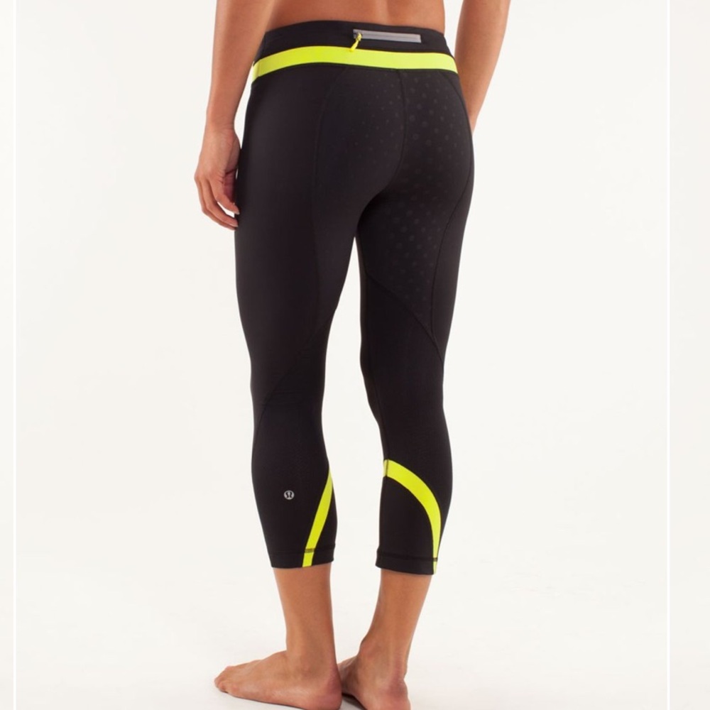 Lululemon Run: Inspire Crop II Black / Split Pea Size 6